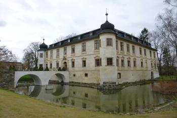 Zámek Třebešice (© Vlastislav Mareček, 03/2016)