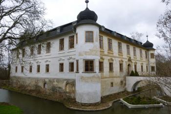 Zámek Třebešice (© Vlastislav Mareček, 03/2016)