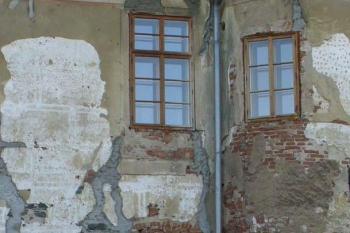 Třebešice - detail omítky východního křídla (© Pavel Jarý,  29.04.2007)