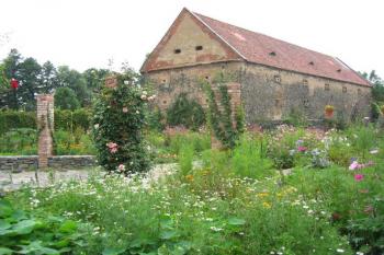 Zřejmě renesanční sýpka (© de ardoise, 08/2007)