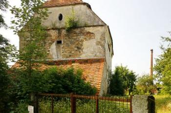 Severní průčelí tvrze ( © Filip Matoušek 07/2006)