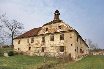 Pohled od jihovýchodu ( © Luděk Pitter 03/2007)