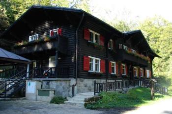 Chata v alpském stylu ( © Jiří Čížek 09/2006)
