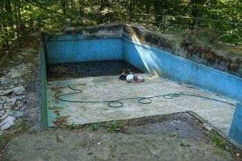 Ve skále vytesaný bazén ( © Jiří Čížek 09/2006)