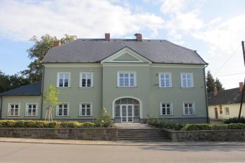 čelní průčelí od jz. (© D Dohňanský, 10/2017)