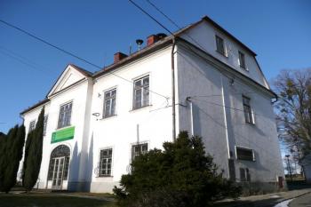 hlavní průčelí zámku od jihu ( © Jan P. Štěpánek 02/2008)