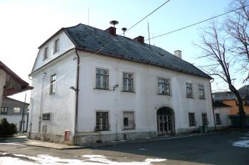 pohled na zámek z nádvoří ( © Jan P. Štěpánek 02/2008)