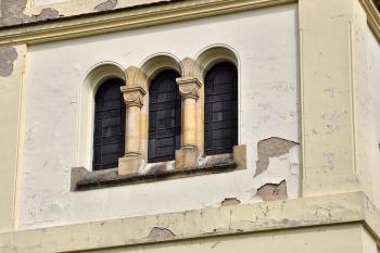 Detail okna na jižní straně. ( © Radovan Smokoň 9/2014)