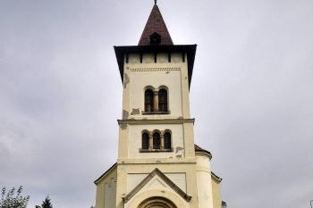 Kostel od jihozápadu. ( © Radovan Smokoň 9/2014)