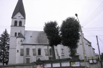 celkový pohled na jižní stranu kostela ( © Ondřej Štěpánek 08/2006)