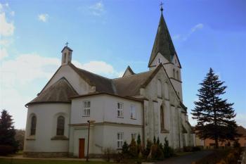 Kostel sv. Kateřiny – celkový pohled na východní stranu kostela (© Karel Světlík, 01/2010)