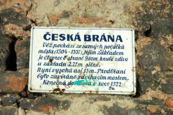 Informační cedule na bráně ( © Aleš Marek 08/2006)