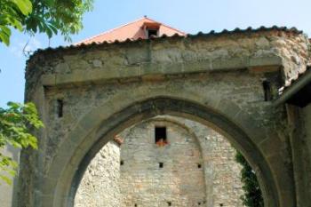 Brána spolu s obloukem ( © Aleš Marek 08/2006)