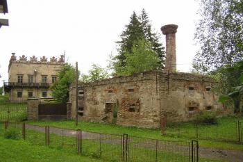 Pohled od kostela na zámecký areál (© Jan P. Štěpánek 08/2006)