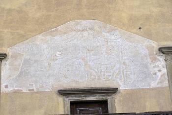 Již málozřetelný pozůstatek obnoveného renesančního sgrafita (© Jan P. Štěpánek 08/2006)