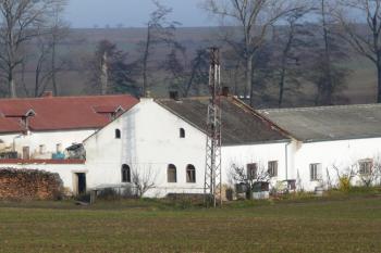 nárožní stavení dvora Bažantnice ( © Jan P. Štěpánek 11/2009)
