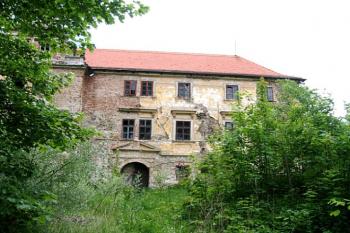 Hlavní vchod do zámku ( © Pavel Vítek 08/2006)