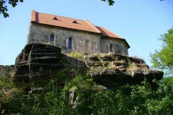 Lochy -  pohled z jihu (© Pavel Jarý,  29.04.2007)