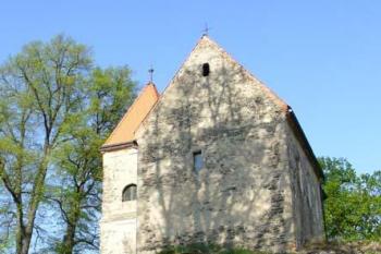 Lochy - kostel sv. Bonifáce ze západu (© Pavel Jarý,   29.04.2007)