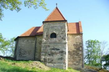 Lochy - pohled na kostel ze severní strany (© Pavel Jarý,  29.04.2007)