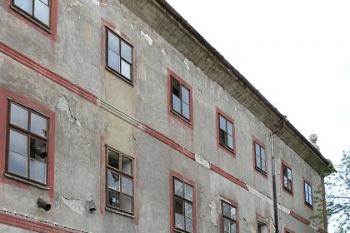 Severovýchodní (nádvorní) průčelí ( © Petr Turyna 05/2006)