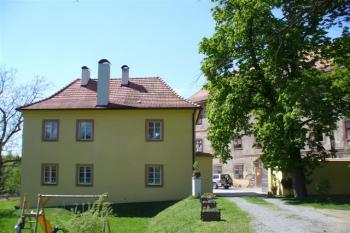 budova areálu hradu zvaná purkrabství (© zdeněk komínek, 05/2008)