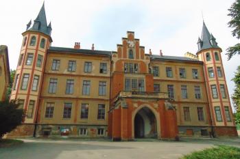 Čelní průčelí obrácené k jv. (© Dušan Dohňanský 08/2020)