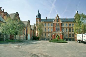 Nádvoří ( © Luděk Pitter 04/2006)