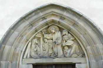 tympanon vstupního portálu (© František Kinař, 05/2012)