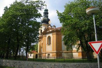 Kostel sv. Klimenta od jihu ( © Pavel Vítek 09/2006)