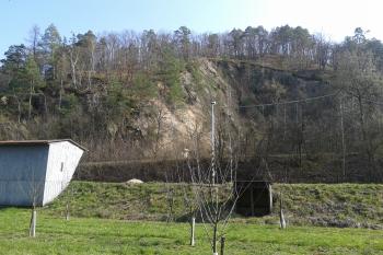 Bílovice hradiště - pohled od žel.zastávky Zdětín na Běleckém mlýně (© Ivo Rozehnal, 03/2014)