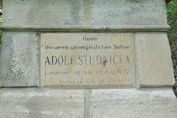 Věnování poručíku Adolfu Studničkovi od 77.pěšího pluku (© Vladimír Studecký 08/2006)