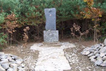 Bělecký mlýn - kaplička v Mokřinách - 50m od kapličky je pomník oběti 2.sv.války (© Ivo Rozehnal, 10/2010)