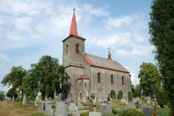 Pohled ze hřbitova ( © Aleš Marek 08/2006)