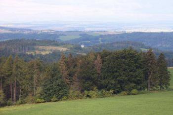 výhled k Hradci (© Ondřej Dedek 08/2006)