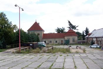 Pohled z nádvoří (© Vladimír Studecký 08/2006)