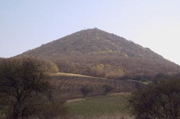 Celkový pohled na Lovoš (© Dita Kacerovská 08/2006)