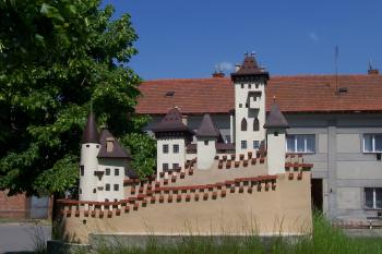 Karlštejn před kaplí ( © Ivo Rozehnal 05/2015)