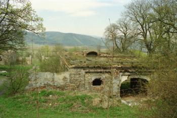 Stodola na východní straně dvora od jihu ( © Ivan Grisa 04/2001)
