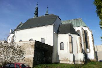 kaple Nejsvětější Trojice v areálu farního kostela Povýšení sv. Kříže ( © Jan P. Štěpánek 11/2009)