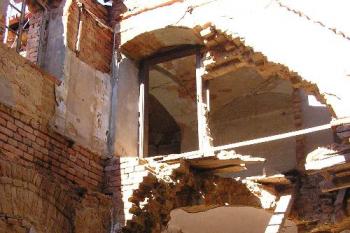 Interiér bortícího se dvora (© Jan P. Štěpánek 04/2006)