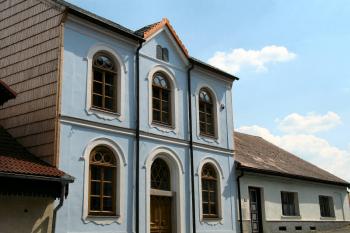 Synagoga s rabínským domkem (© Jana Klímová 09/2006)