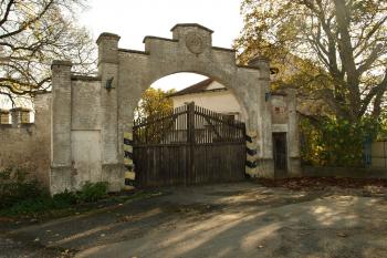 novodobá brána ( © Milan Caha 10/2008)