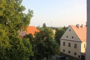 pohled z věže na faru ( © Luděk Vláčil 05/2015)