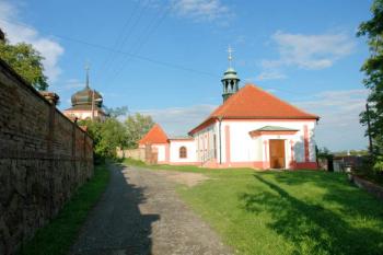 Budova kostela se zvonicí ( © Aleš Marek 09/2006)