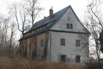 Bývalá fara od západu ( © Ivan Grisa 11/2011)