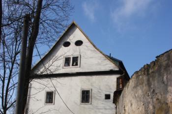 Bývalá fara od východu ( © Ivan Grisa 11/2011)