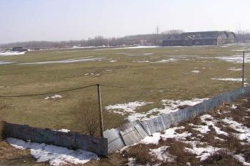 Pohled na zrekultivovanou plochu po bývalé koksovně a jámě Karolína z tzv. Frýdlantských mostů (© Jan P. Štěpánek 03/2006)