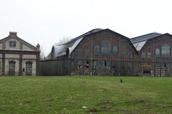 Stará elektrárna spolu se zachovalým tzv. Dvojhalím ( © Jan P. Štěpánek 02/2007)