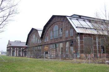 Stará elektrárna spolu se zachovalým tzv. Dvojhalím ( © Jan P. Štěpánek 02/2007)